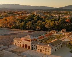 Grün des 18 Lochs im exklusiven Golf Peralada Resort und Luxushotel in Girona Spanien